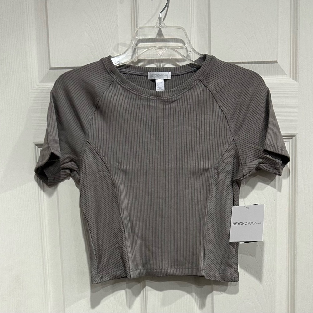 Beyond Yoga Women's XL Silhouette Cropped Tee Stone Grey RIbbed Fabric NWT
